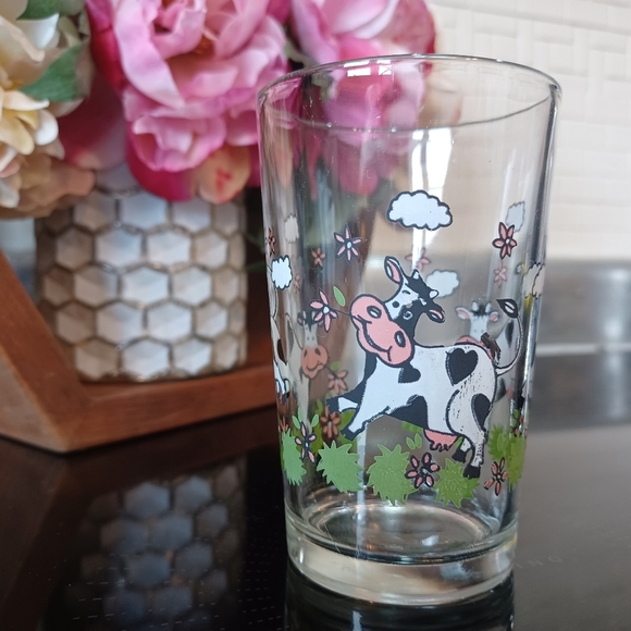Vintage Morning Star Cute Frolicking Cow Print Juice Glass Tumbler - Picture 3 of 7